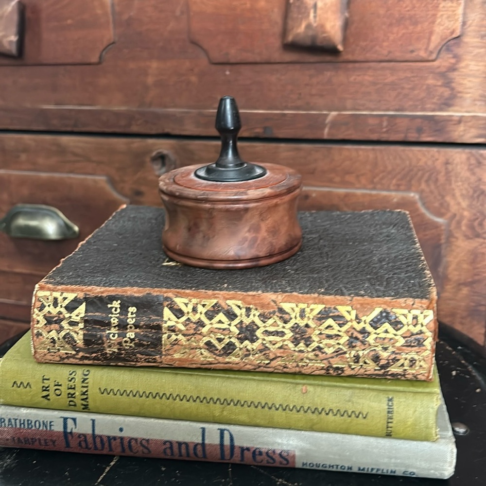 VINTAGE Round Trinket Box